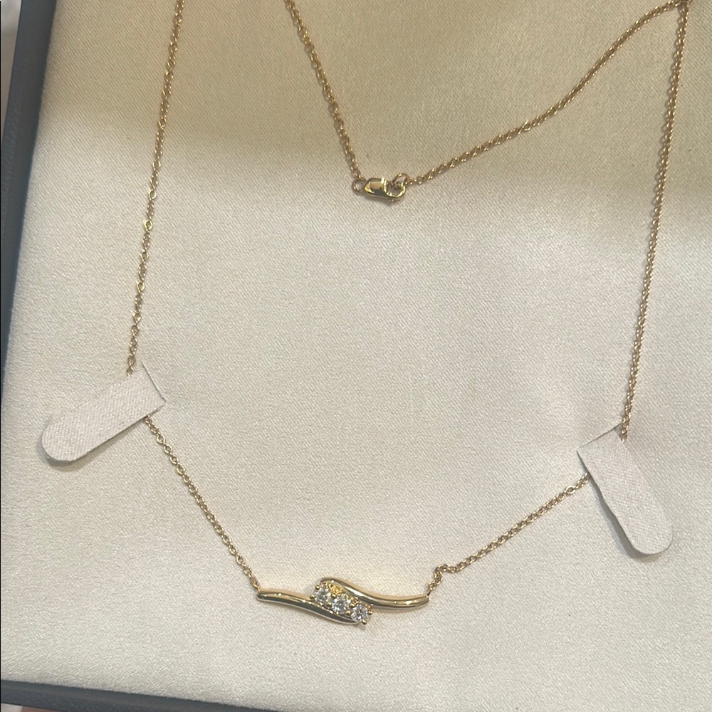 Elegant Blue Nile Yellow Gold Necklace with Diamonds